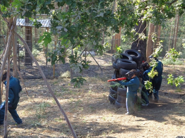 Partida de paintball infantil